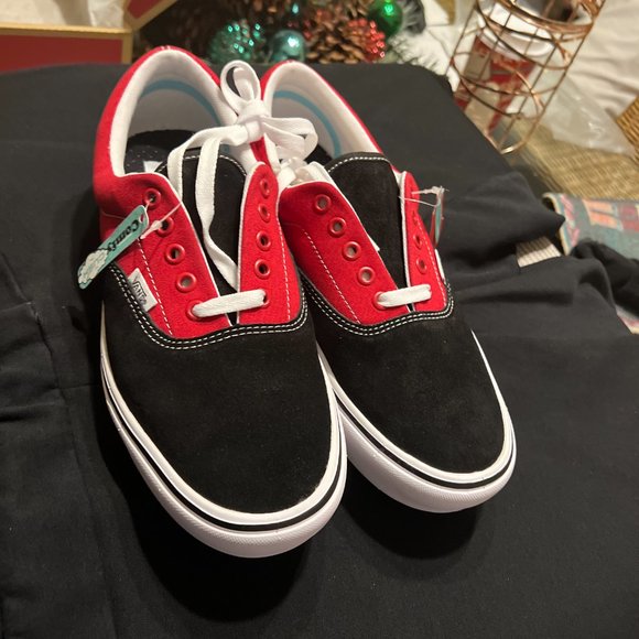 Vans - Picture 2 of 4